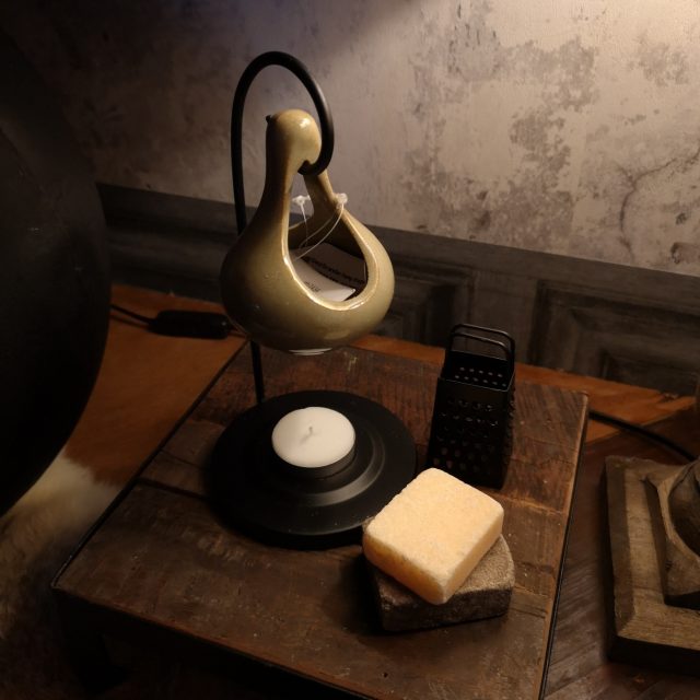 Geurbrander Hangende Druppel Groen Beige Incl 2 Amberblokjes Mini Rasp